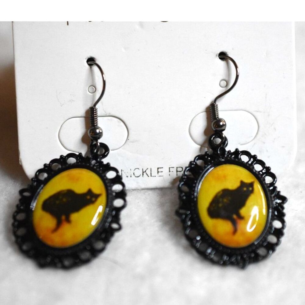 Framed Art Victorian Black Cat/Metal Alloy Hook Dangle New Earrings